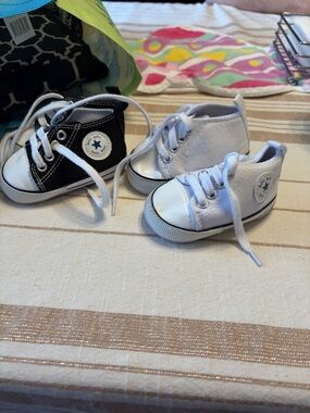 Baby Baby Canvas Lace-Up Shoes in White and Black